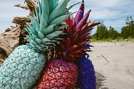 green and red pineapples thumbnail