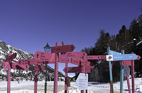 pink wooden road arrows thumbnail
