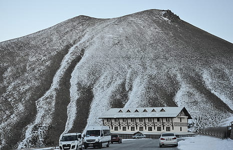 white house in front of mountain thumbnail