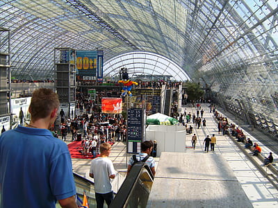 men standing in escalator thumbnail