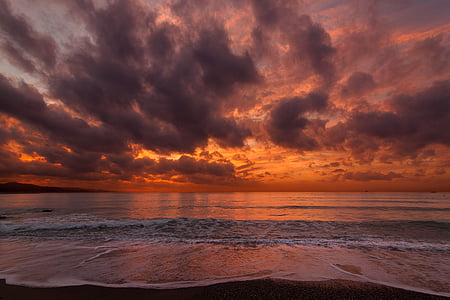 ocean waves under the grey cloudy sky thumbnail