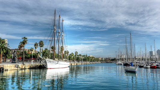 boats on dock graphic thumbnail