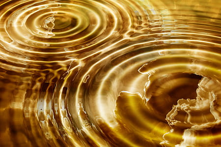 gold digital wallpaper thumbnail