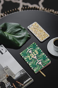Top view of black table with 2018 calendar agenda thumbnail