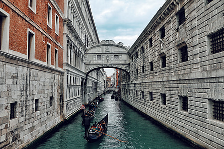 canoes on grand canal thumbnail