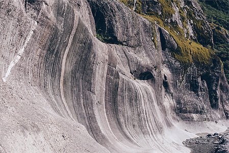 gray and white mountain thumbnail