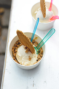 Vanilla ice cream outside thumbnail