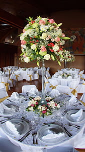 white and pink flower bouquet centerpiece thumbnail