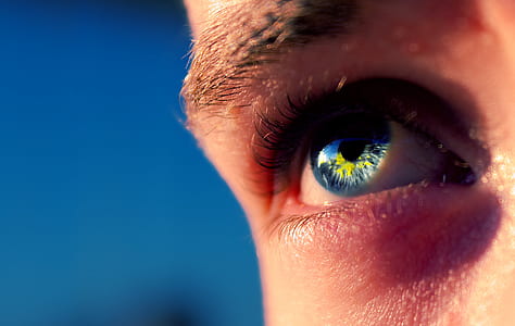 person's right eye thumbnail