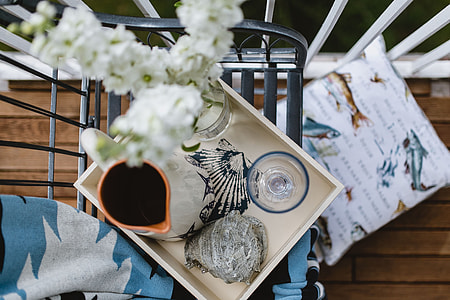 Seaside Style: Nautical Balcony Decor thumbnail