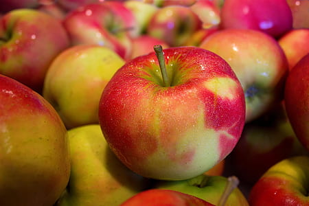 red-and-green apple lot thumbnail