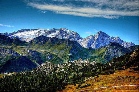 green trees and mountain in background thumbnail