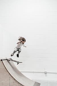 children playing skateboard thumbnail