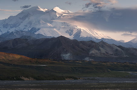mountain covered with snow thumbnail