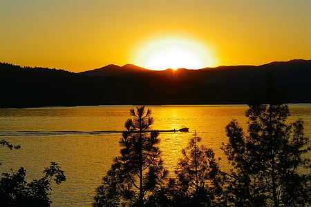 mountain under golden hour thumbnail