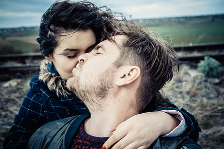 man kissing woman thumbnail
