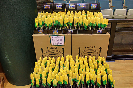 Rows of fake corn for sale in Mitchell, South Dakota thumbnail