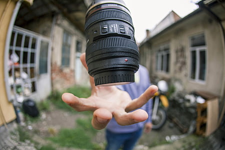 black camera lens thumbnail