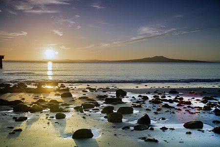 landscape photo of seashore thumbnail