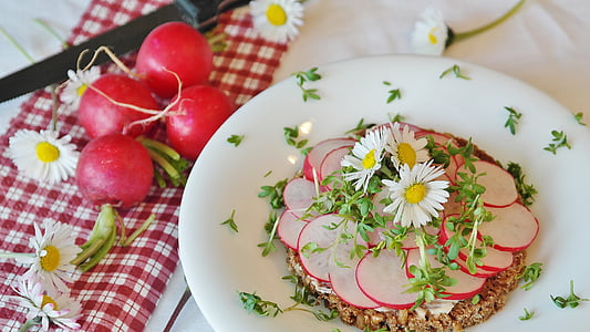 plate of white chamomiles flowers thumbnail
