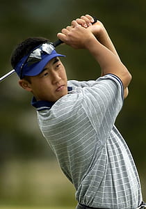 man playing golf thumbnail