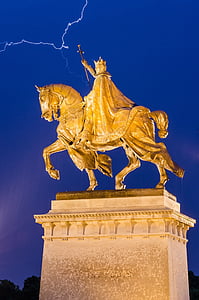man riding horse statue thumbnail