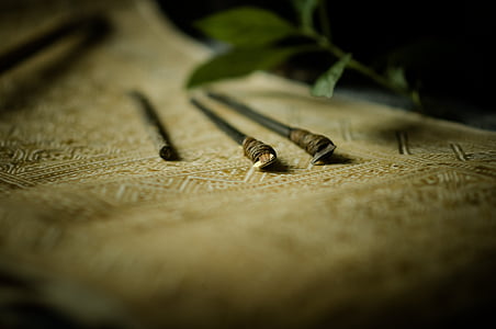 close-up photo of three black rods thumbnail