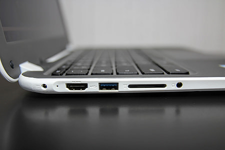 black laptop computer on desk thumbnail