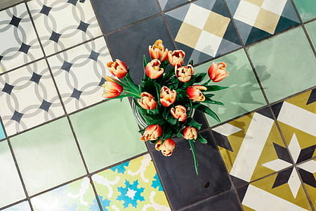 red-and-beige tulips flower arrangement thumbnail