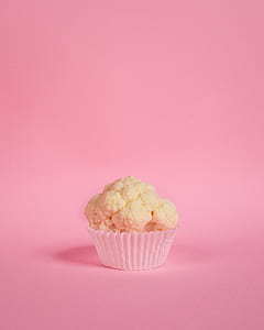 cupcake with pink background thumbnail