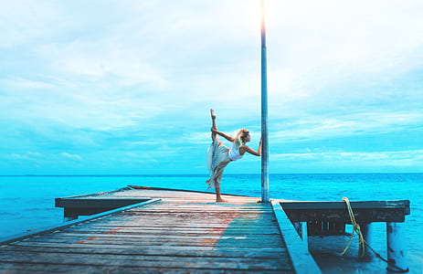 woman doing pointe ballet on seadock thumbnail