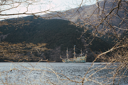 Ship in lake thumbnail
