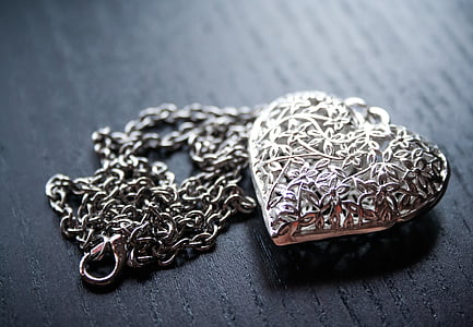 silver-color heart pendant necklace thumbnail