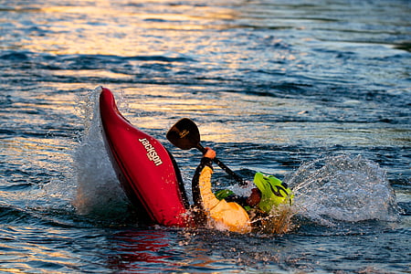person drowning while on kayak thumbnail