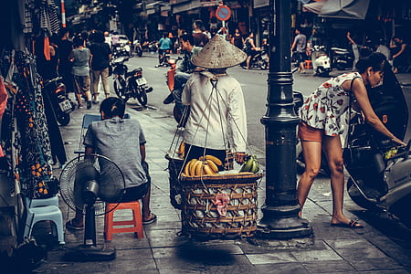 people on the street thumbnail