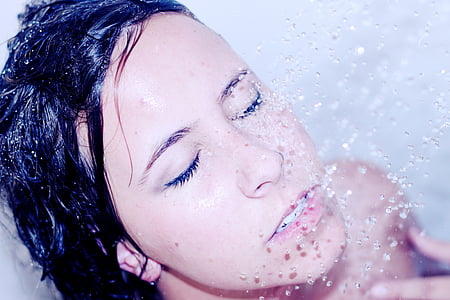 picture of woman taking shower thumbnail