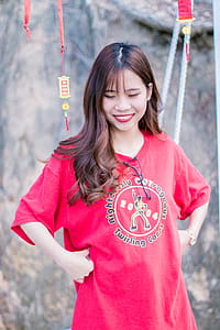 Woman Wearing Red Crew-neck T-shirt thumbnail