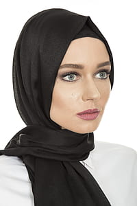 woman's black hijab headdress thumbnail