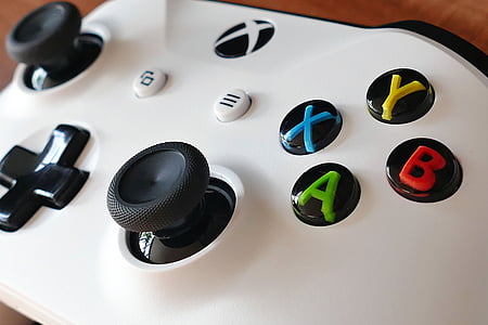 shallow focus photo of Xbox One controller thumbnail