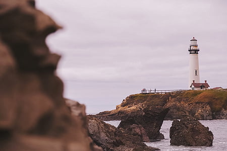 photo of white lighthouse thumbnail