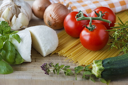 red tomatoes thumbnail