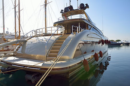 white yacht thumbnail