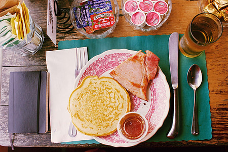 slice meat on top scalloped edge plate thumbnail