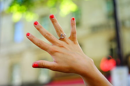 right person's hand thumbnail