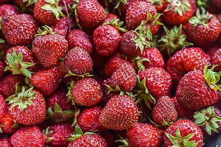 bunch of strawberry thumbnail