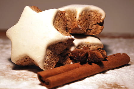 photography of star-shaped baked cookie with cinnamon top thumbnail