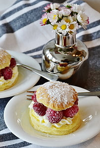 closeup photo of dessert on round ceramic plate thumbnail