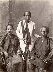 Chinese and Malay women in Singapore in 1890s thumbnail