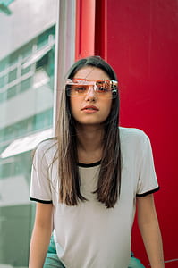 woman wearing gray crew-neck shirt thumbnail