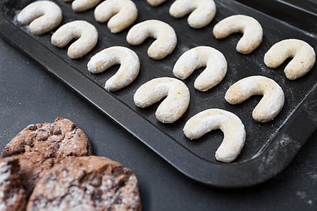 bread near round chocolate cookies thumbnail